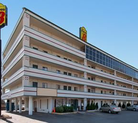 Super 8 by Wyndham Memphis/Dwtn/Graceland Area - Memphis, TN