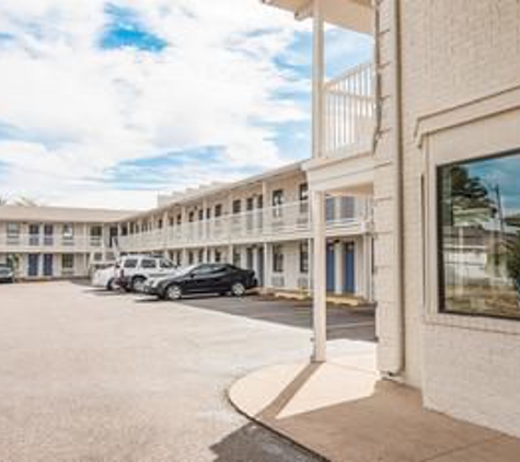 Motel 6 - Texarkana, AR