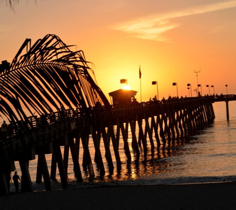 Sharky's On the Pier - Venice, FL