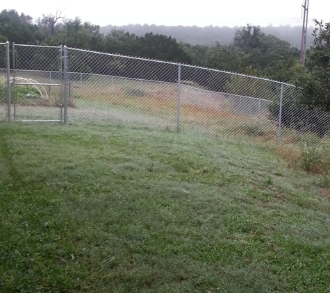 Fence USA - Harker Heights, TX. Fence done on uneven ground