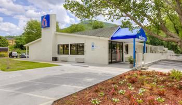 Motel 6 - Asheville, NC