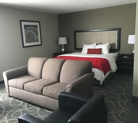 Ramada by Wyndham Des Moines Airport - Des Moines, IA