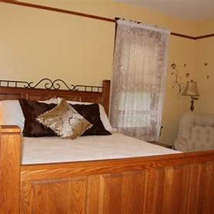 Lindsay House Bed & Breakfast - Manawa, WI