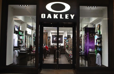 oakley store bangkok