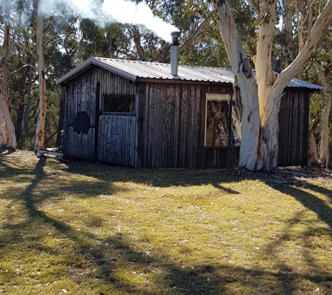 Truffle Hunting at L'air du Wombat - Oallen, NSW
