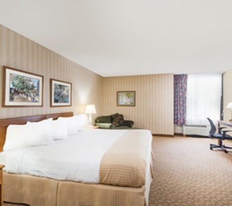 Ramada By Wyndham Watertown - Watertown, NY