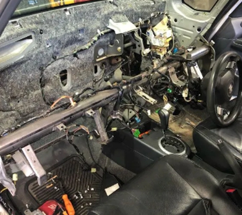 Leslie's Auto Electrical - Garbutt, QLD