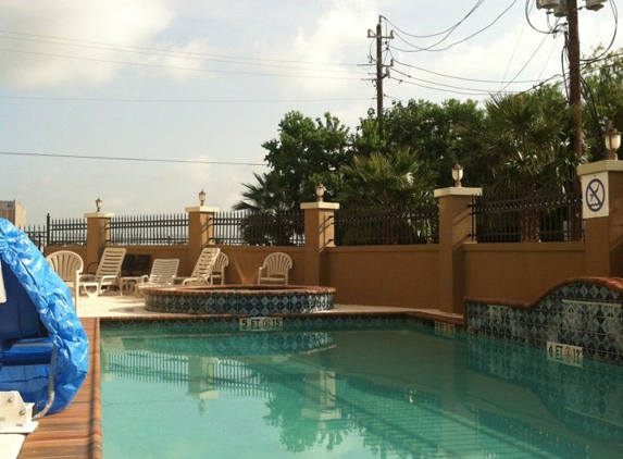 Baymont Inn & Suites - Baytown, TX