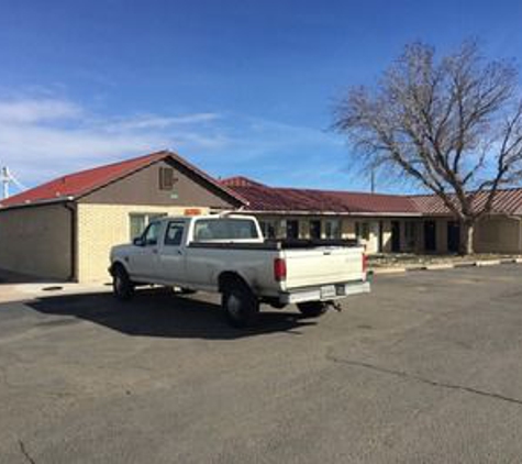 Country Manor Motel - Watkins, CO