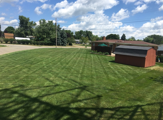 Dels Lawn Care - Oxford, MI