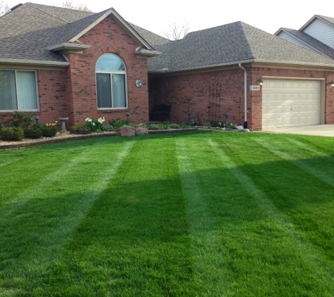 BLACKHAWK LAWN MAINTENANCE - New Baltimore, MI