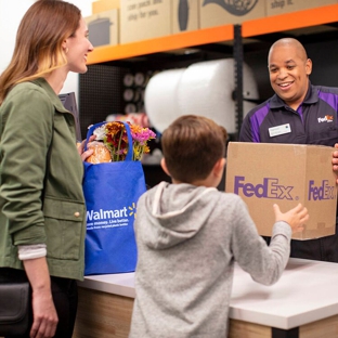 FedEx Office Print & Ship Center - Baytown, TX