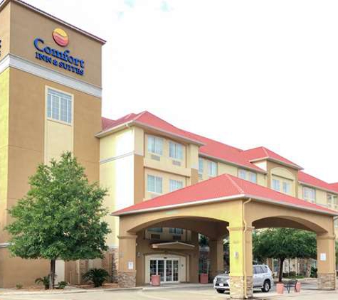 Comfort Inn & Suites Near Six Flags & Medical Center - San Antonio, TX