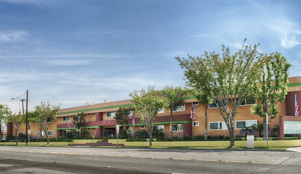 Flamingo Apartments - Bellflower, CA