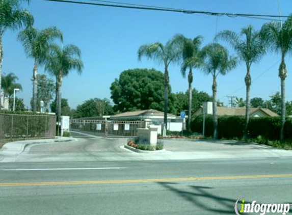 Courtyard Apartments - Fullerton, CA