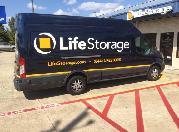 Life Storage - Cedar Hill, TX