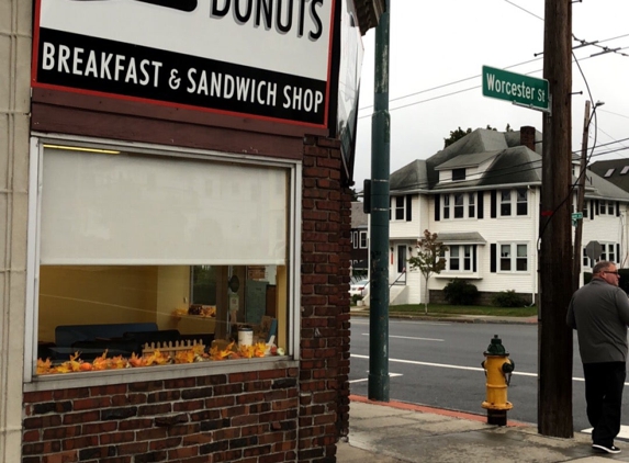 Linda's Donuts - Belmont, MA