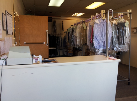 B & D Tailors & Cleaners - Norwood, MA