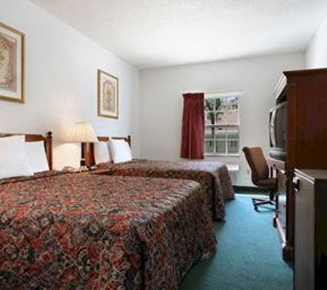 Travelodge by Wyndham Waukegan Gurnee - Waukegan, IL