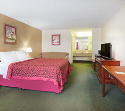 Days Inn by Wyndham Middleburg Heights - Cleveland, OH