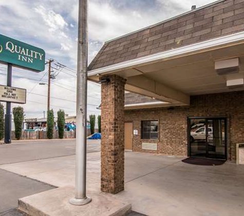 Quality Inn & Suites Near White Sands National Park - Alamogordo, NM