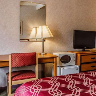 Econo Lodge - Manitowoc, WI