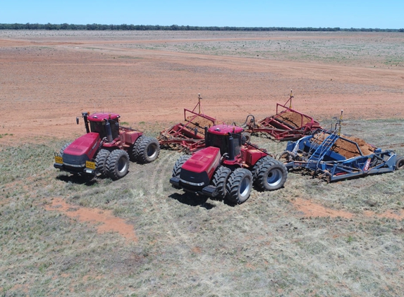 Toscan's Earthmoving - Darlington Point, NSW. Both units using the latest trimble GPS and vertical point technology.