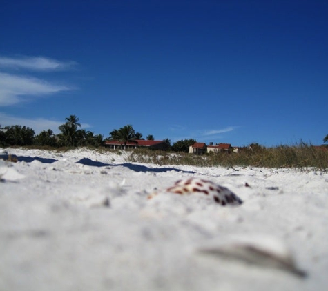 Sanibel Moorings Condominium Resort. - Sanibel, FL