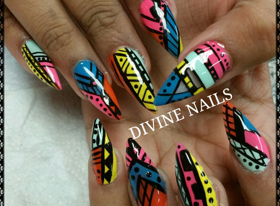 Divine Nails and Beauty Salon - Donna, TX