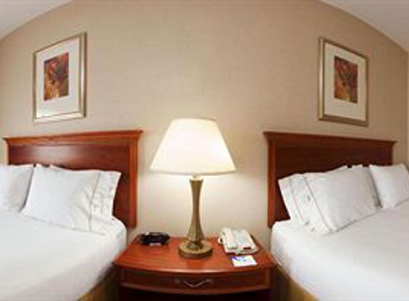 Holiday Inn Express & Suites Grand Blanc - Grand Blanc, MI