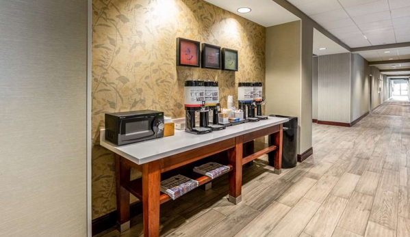 Hampton Inn & Suites Fredericksburg-at Celebrate Virginia - Fredericksburg, VA