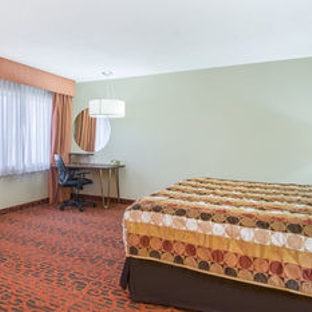 Super 8 by Wyndham Portales - Portales, NM