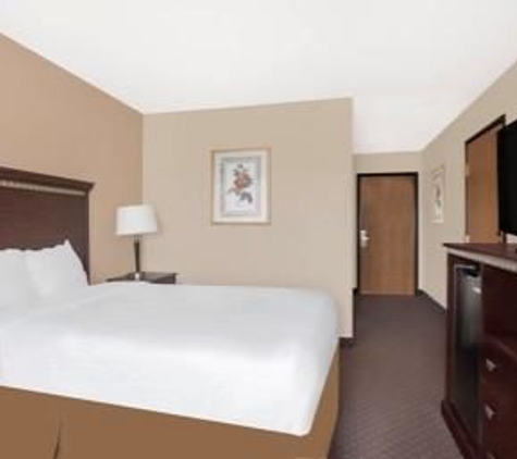 Baymont Inn & Suites - San Marcos, TX