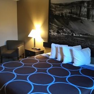 Super 8 by Wyndham Boise - Boise, ID