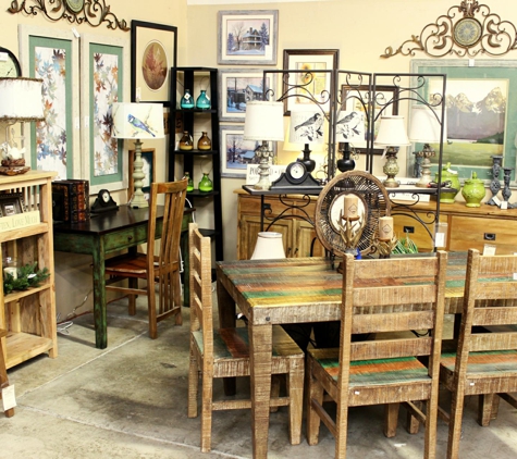 Upscale Consignment Furniture & Decor - Gladstone, OR