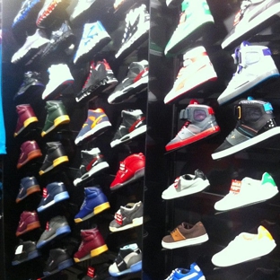 Foot Locker - Los Angeles, CA