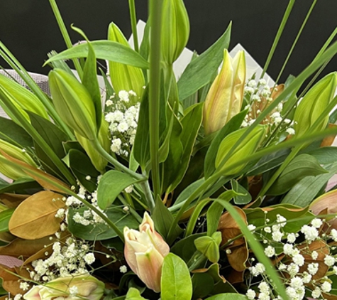 Lavish Flowers & Gifts - New Lambton Heights, NSW. Birthdays