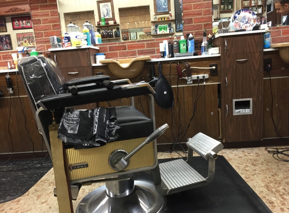 Frank's Barber Shoppe - Elmwood Park, IL