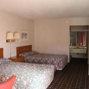 Town and Country Inn Suites Spindale - Spindale, NC