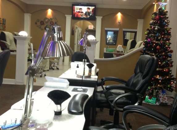 Kreative Nails and Spa - Acworth, GA