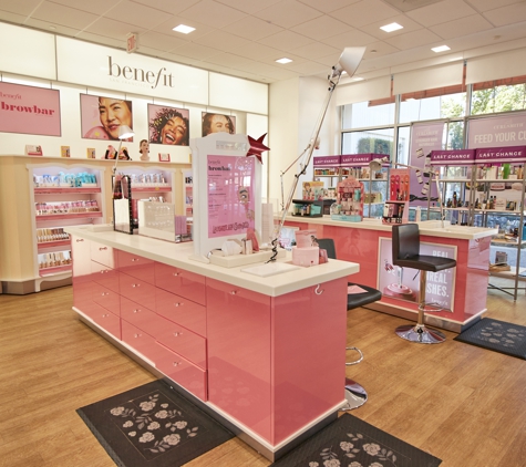 Benefit Cosmetics BrowBar - Cedar Rapids, IA