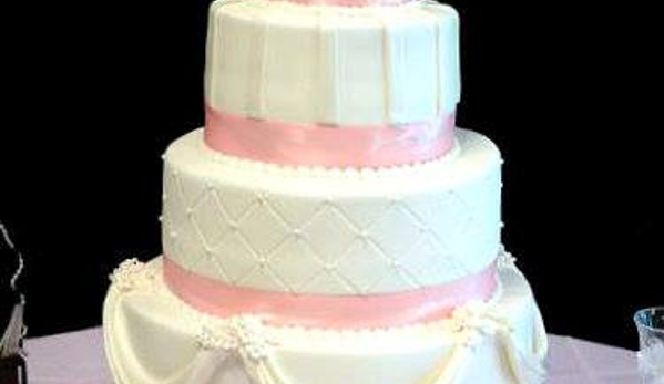 Creative Cakes By Monica - Azle, TX