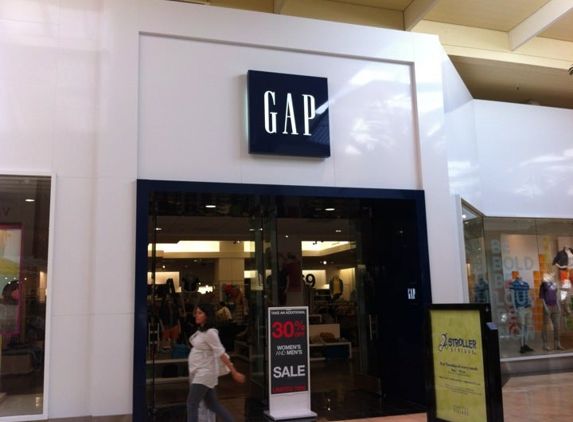 Gap - Manhattan Beach, CA