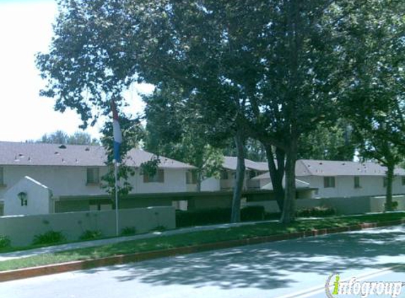 Country Hills Apartments - Brea, CA