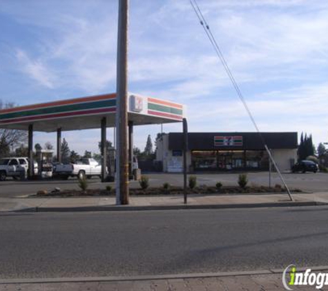 7-Eleven - Fresno, CA