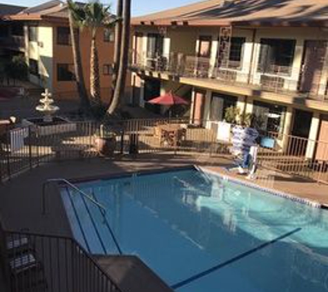 Studio City Court Yard Hotel - Studio City, CA