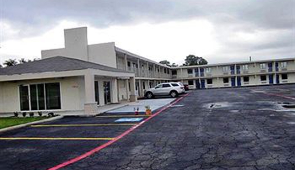 Motel 6 - Sulphur Springs, TX