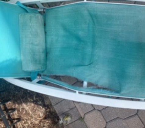 Reunion Vacation Homes - Davenport, FL. Broken chair