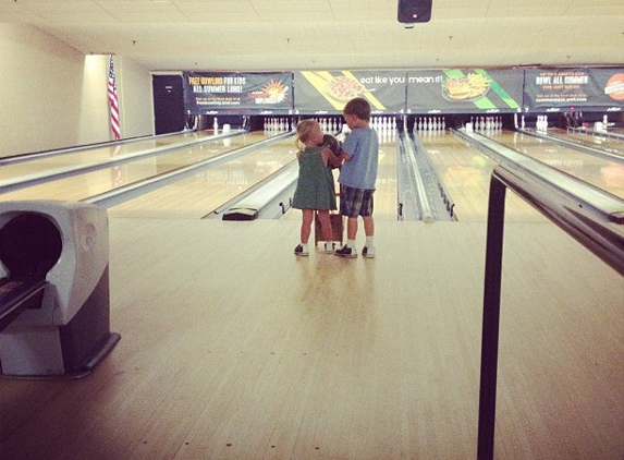 AMF Land Park Lanes - Sacramento, CA