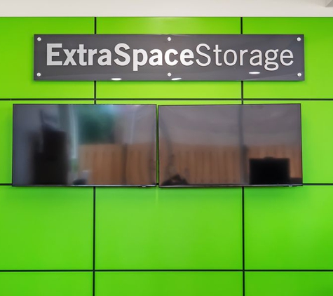 Extra Space Storage - Chicago, IL